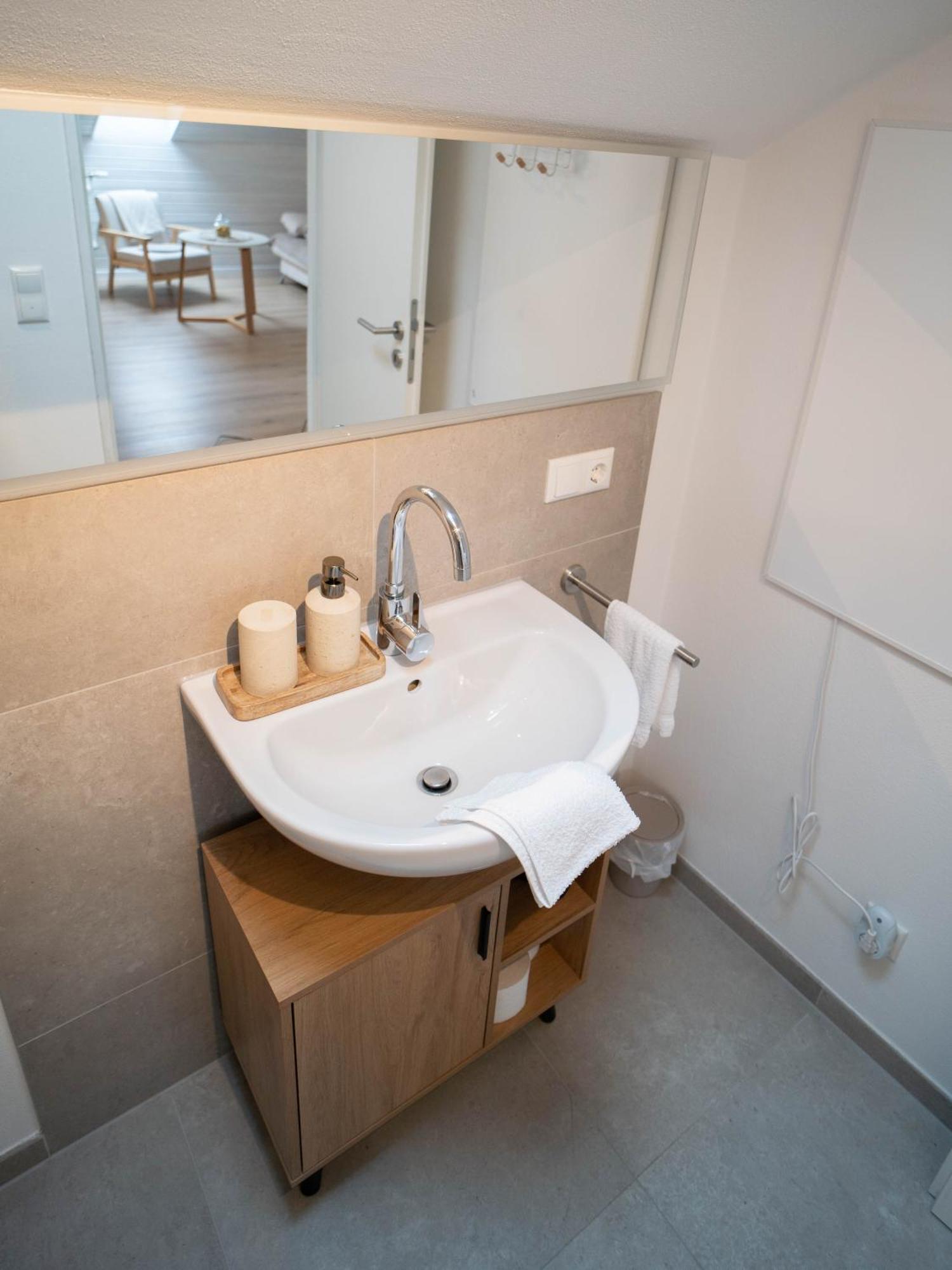 מינדלהיים Charmantes Apartment Mit Balkon מראה חיצוני תמונה