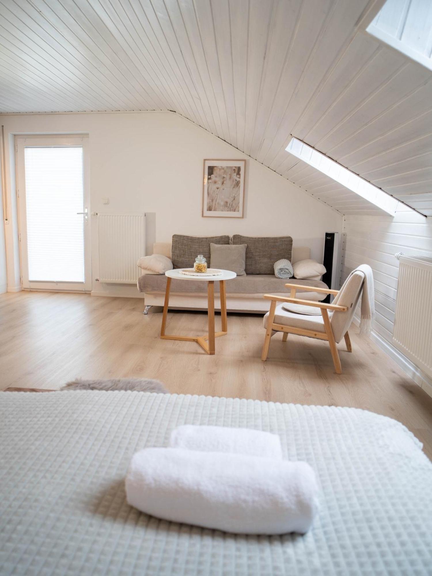 מינדלהיים Charmantes Apartment Mit Balkon מראה חיצוני תמונה